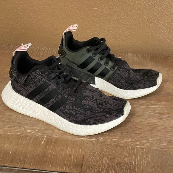 adidas gazelle silver green womens Adidas NMD R2 Primeknit White Black